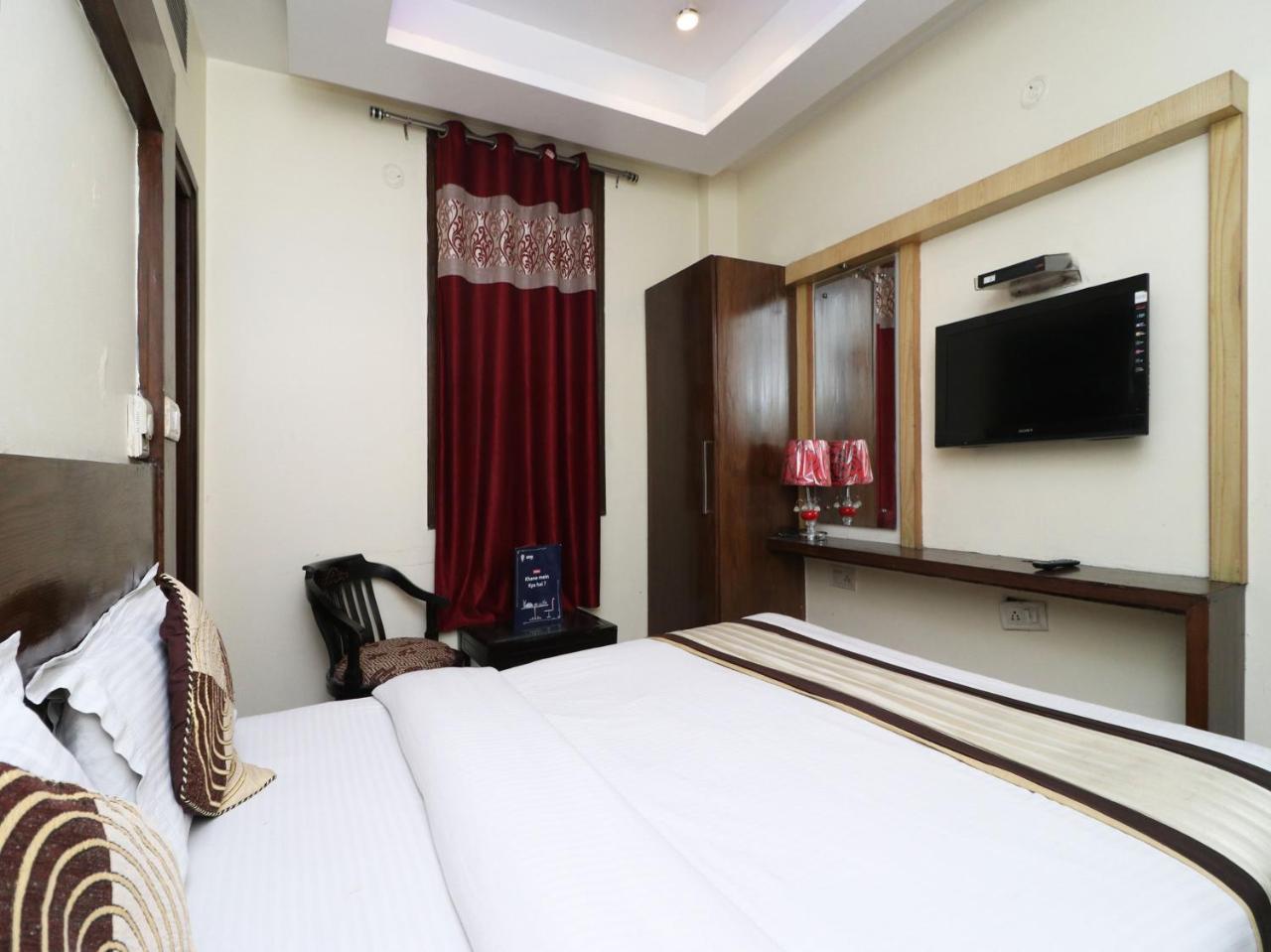 Hotel Guruvas Inn "Vaccinated Staff" Нью-Дели Экстерьер фото